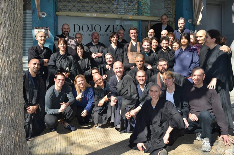 Dojo Zen de Buenos Aires, en la puerta, sesshin agosto 2012