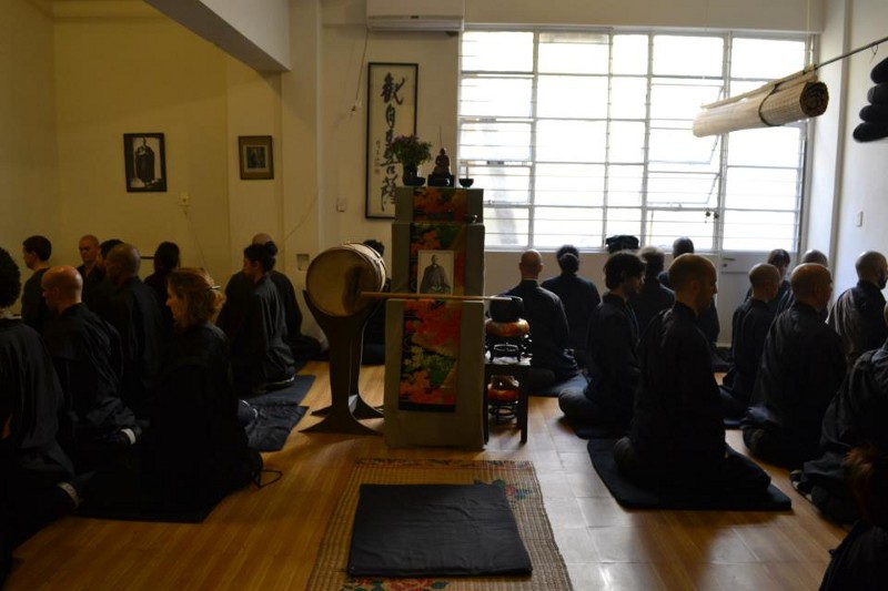 Dojo Zen de Buenos Aires, zazen en sesshin agosto 2012